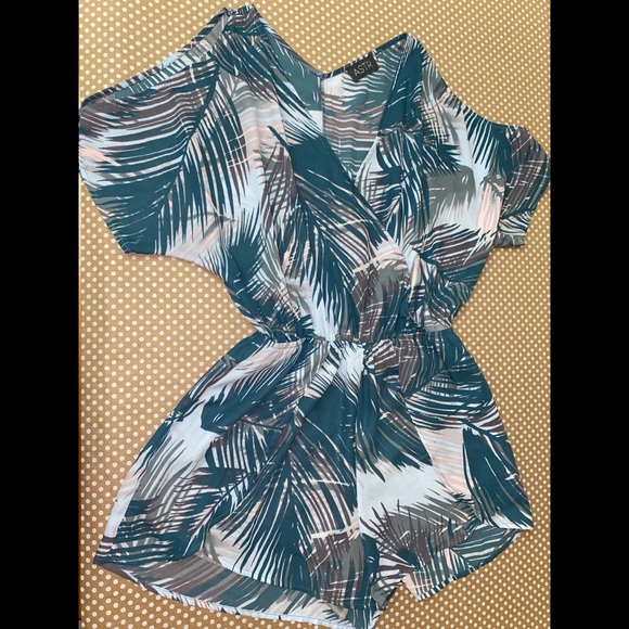 Astr Pants - Cute romper with palms print , open sleeves